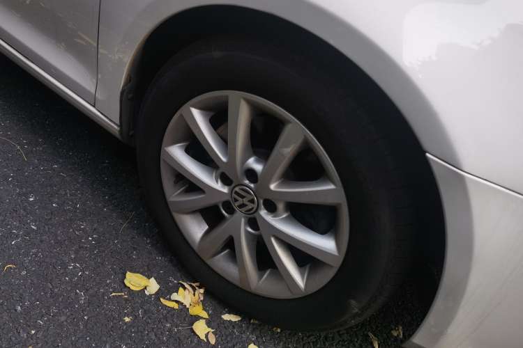 Used Volkswagen Golf 2011 1.4 TSI Luxury Touring Edition Left Front Wheel Hub