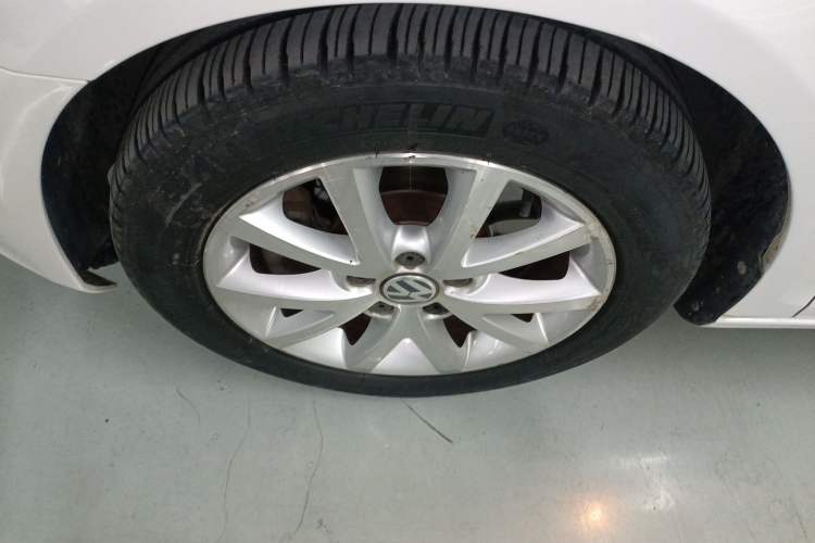 Used Volkswagen Golf 2011 1.4 TSI Luxury Touring Edition Left Front Wheel Hub