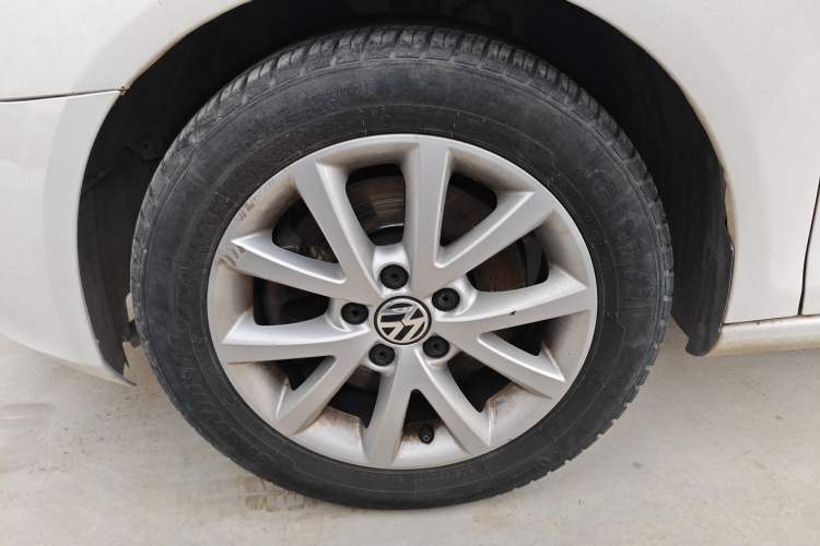 Used Volkswagen Golf 2011 1.4 TSI Luxury Touring Edition Left Front Wheel Hub