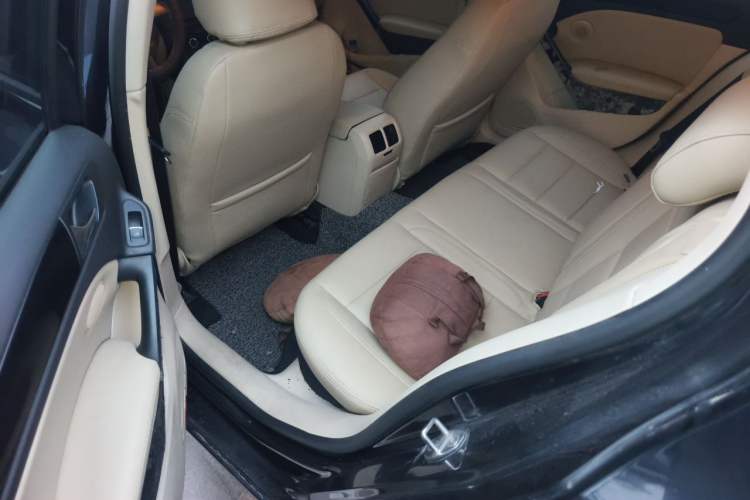 Used Volkswagen Golf 2011 1.4 TSI Automatic Luxury Edition Left Rear Seat