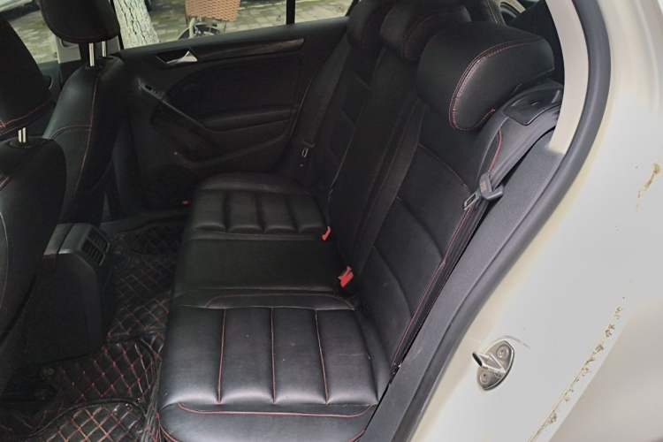 Used Volkswagen Golf 2011 1.4 TSI Automatic Comfort Model Left Rear Seat