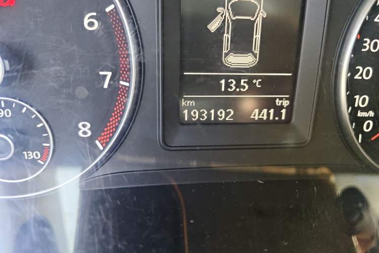 Used Volkswagen Golf 2011 1.4TSI Cross Golf Odometer Close Up