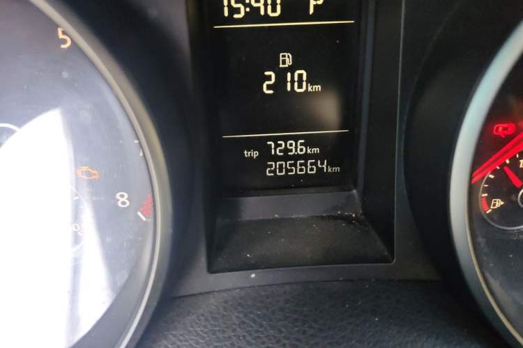 Used Volkswagen Golf 2011 1.4 TSI Automatic Comfort Model Odometer Close Up