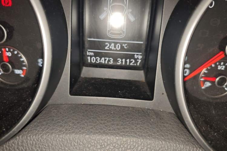 Used Volkswagen Golf 2011 1.4 TSI Luxury Touring Edition Odometer Close Up