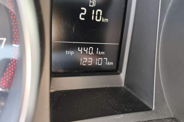 Used Volkswagen Golf 2011 1.4 TSI Automatic Comfort Model Odometer Close Up