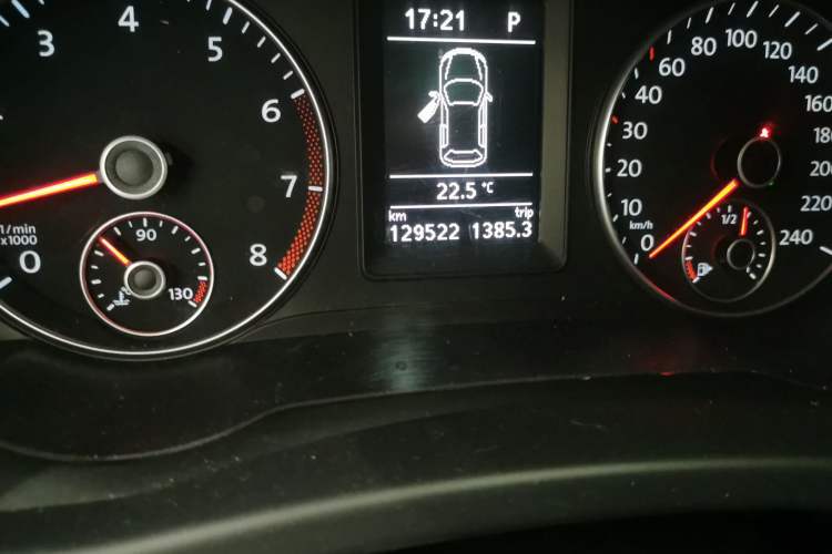 Used Volkswagen Golf 2011 1.4TSI Cross Golf Odometer Close Up