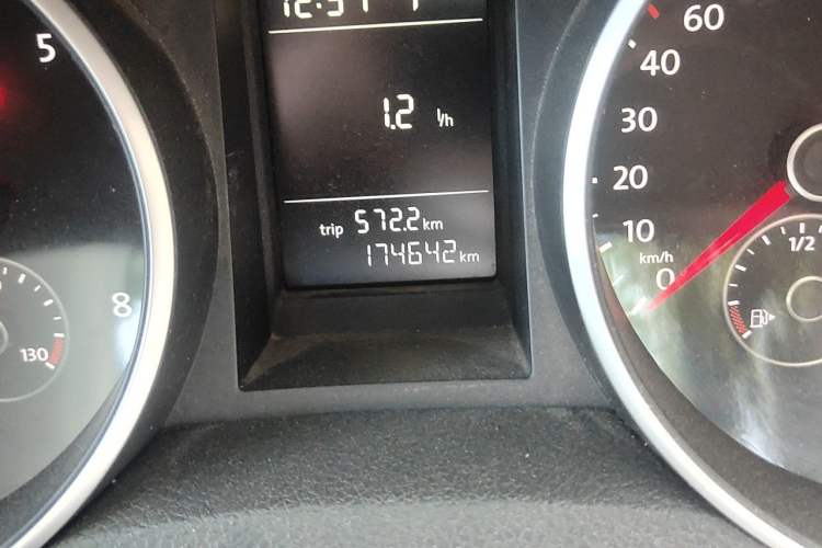 Used Volkswagen Golf 2011 1.4 TSI Automatic Comfort Model Odometer Close Up