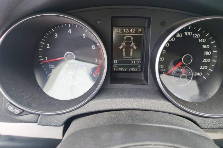 Used Volkswagen Golf 2011 1.4 TSI Luxury Touring Edition Odometer Close Up