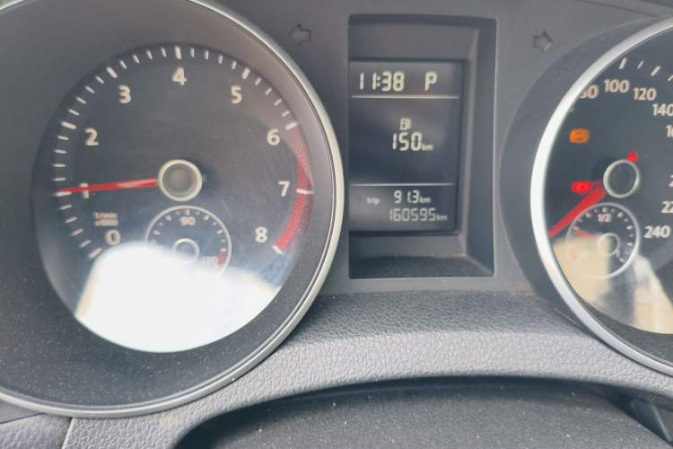 Used Volkswagen Golf 2011 1.6 Automatic Luxury Edition Odometer Close Up