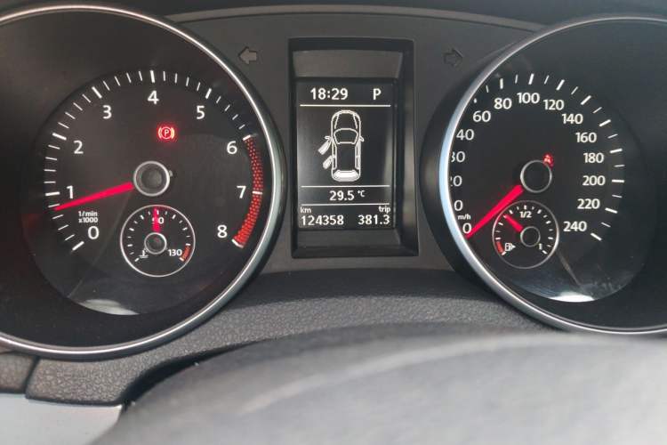 Used Volkswagen Golf 2011 1.4 TSI Luxury Touring Edition Odometer Close Up