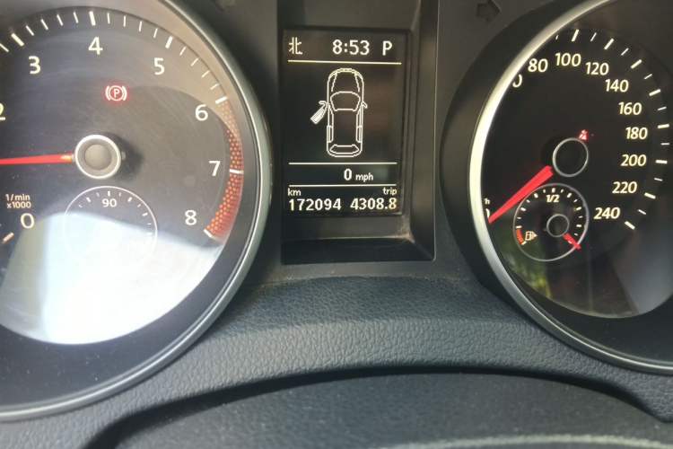 Used Volkswagen Golf 2011 1.4 TSI Luxury Touring Edition Odometer Close Up