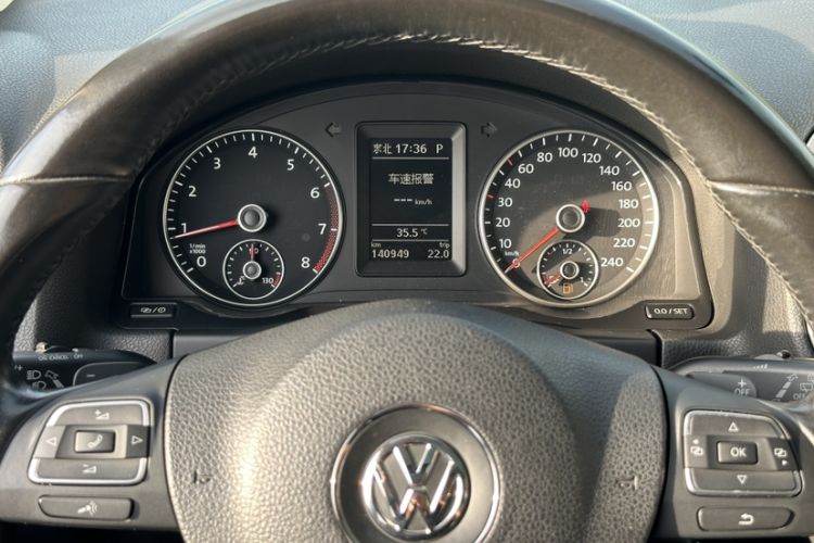 Used Volkswagen Golf 2011 1.4TSI Cross Golf Odometer Close Up