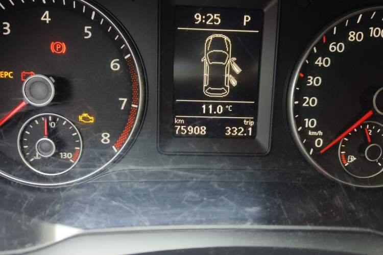 Used Volkswagen Golf 2011 1.4TSI Cross Golf Odometer Close Up