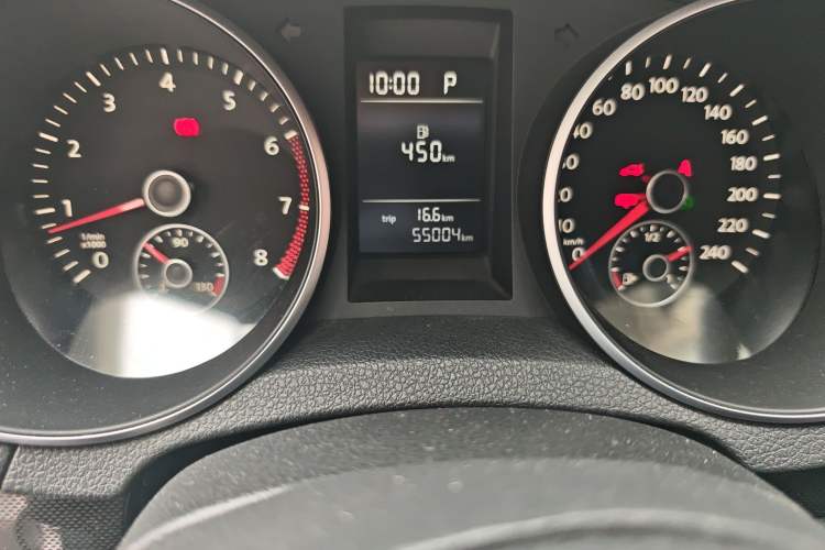 Used Volkswagen Golf 2011 1.4 TSI Automatic Comfort Model Odometer Close Up