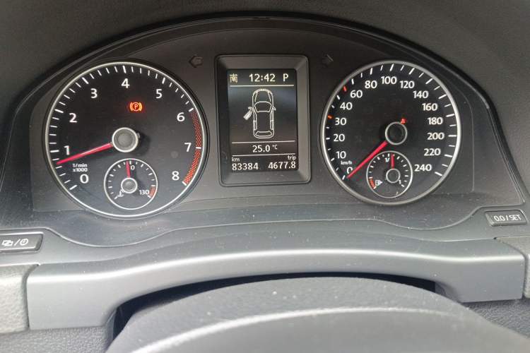 Used Volkswagen Golf 2011 1.4TSI Cross Golf Odometer Close Up