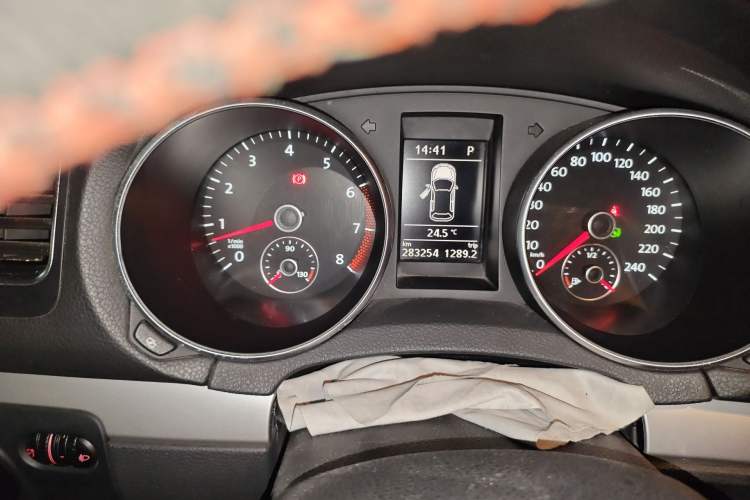 Used Volkswagen Golf 2011 1.4 TSI Comfort Travel Edition Odometer Close Up