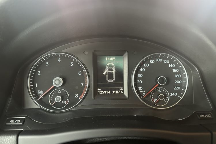 Used Volkswagen Golf 2011 1.4TSI Cross Golf Odometer Close Up