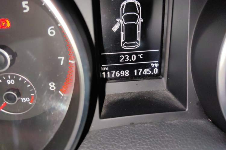 Used Volkswagen Golf 2011 1.4 TSI Comfort Travel Edition Odometer Close Up