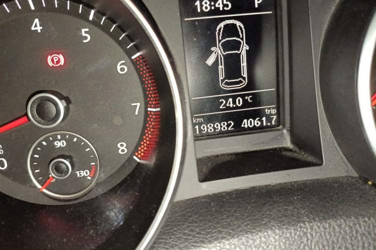 Used Volkswagen Golf 2011 1.4 TSI Automatic Luxury Edition Odometer Close Up