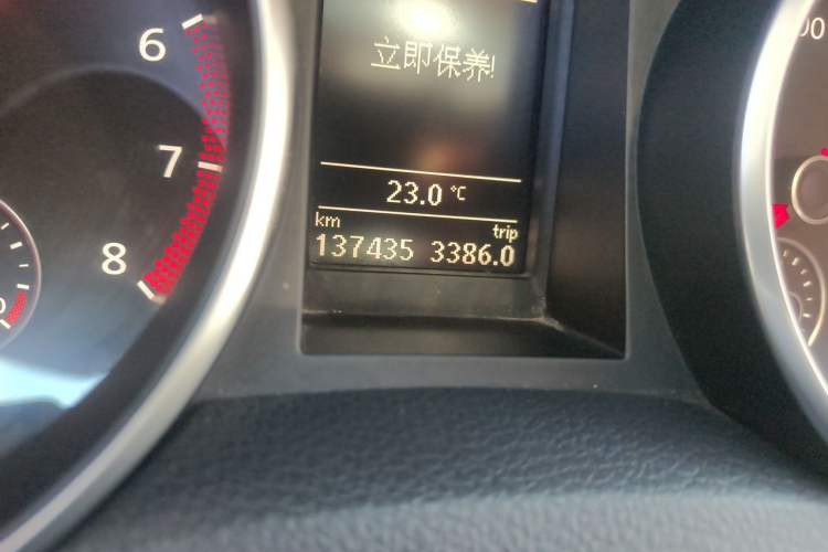 Used Volkswagen Golf 2011 1.4 TSI Luxury Touring Edition Odometer Close Up