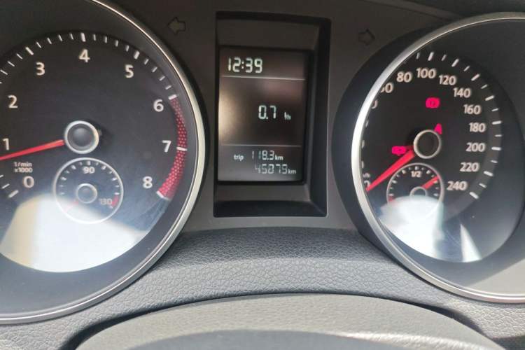 Used Volkswagen Golf 2011 1.4 TSI Manual Comfort Edition Odometer Close Up