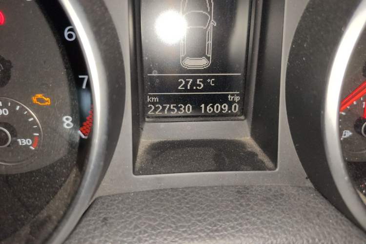 Used Volkswagen Golf 2011 1.4 TSI Luxury Touring Edition Odometer Close Up
