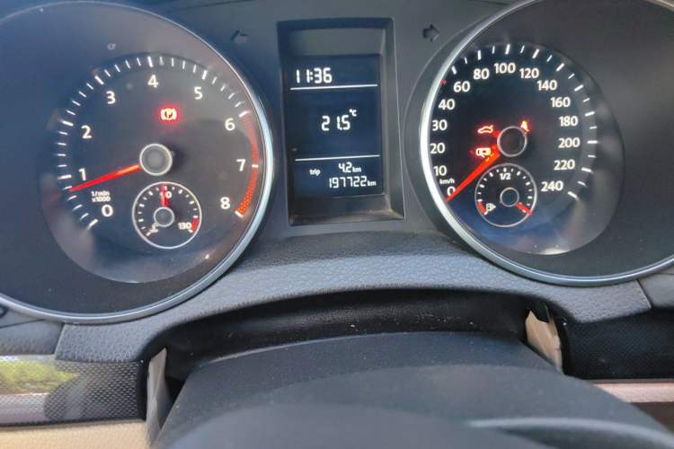 Used Volkswagen Golf 2011 1.4 TSI Manual Comfort Edition Odometer Close Up