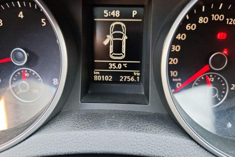 Used Volkswagen Golf 2011 1.4 TSI Automatic Luxury Edition Odometer Close Up