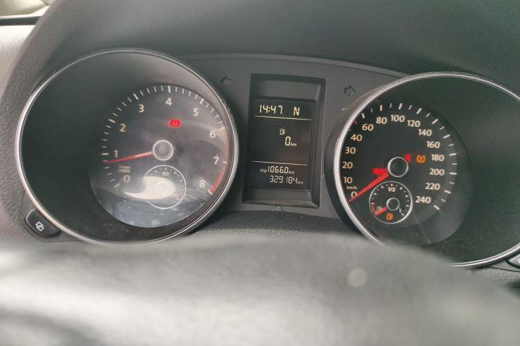 Used Volkswagen Golf 2011 1.4 TSI Automatic Comfort Model Odometer Close Up