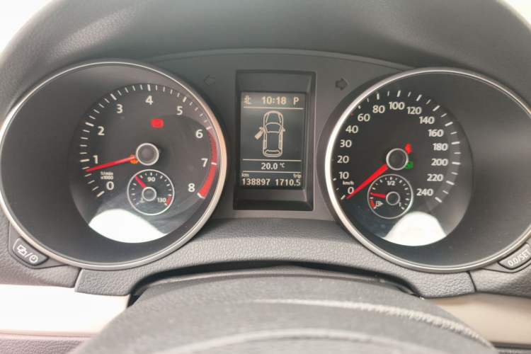 Used Volkswagen Golf 2011 1.4 TSI Luxury Touring Edition Odometer Close Up