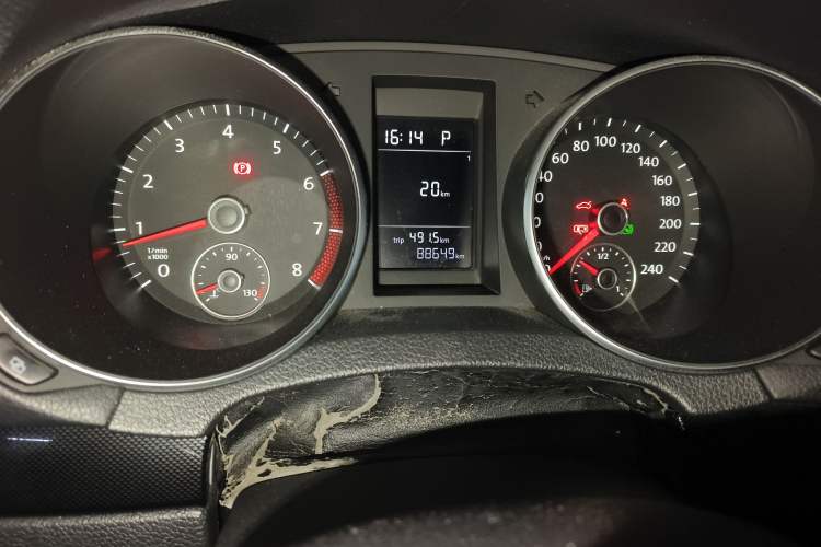 Used Volkswagen Golf 2011 1.4 TSI Automatic Comfort Model Odometer Close Up