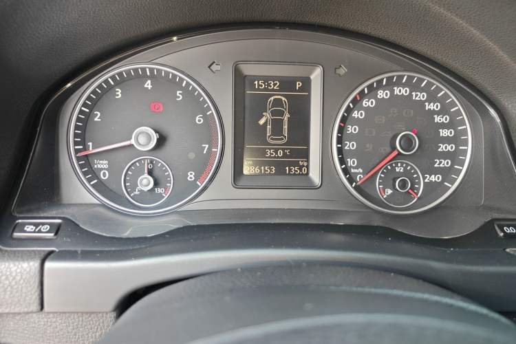 Used Volkswagen Golf 2011 1.4TSI Cross Golf Odometer Close Up