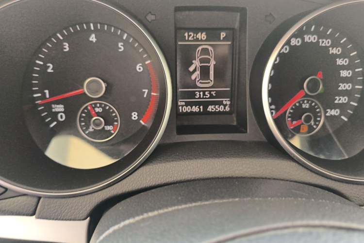 Used Volkswagen Golf 2011 1.4 TSI Luxury Touring Edition Odometer Close Up