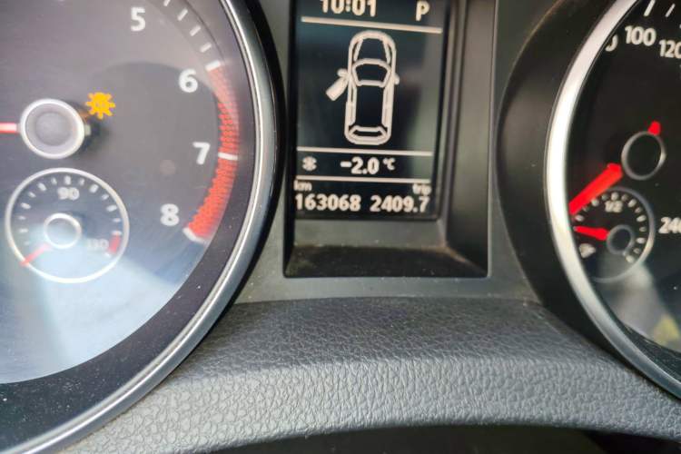 Used Volkswagen Golf 2011 1.4 TSI Comfort Travel Edition Odometer Close Up