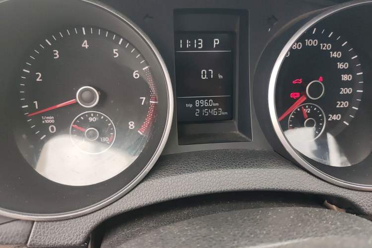 Used Volkswagen Golf 2011 1.4 TSI Automatic Comfort Model Odometer Close Up