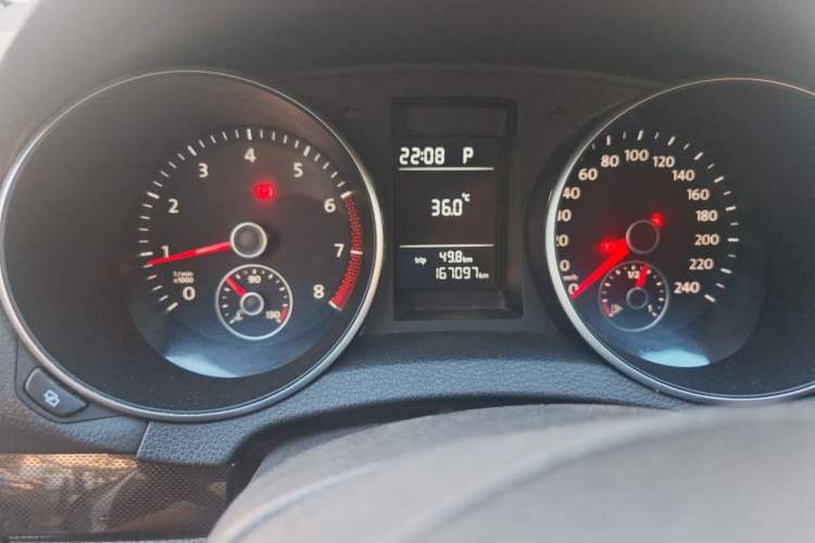 Used Volkswagen Golf 2011 1.4 TSI Automatic Luxury Edition Odometer Close Up