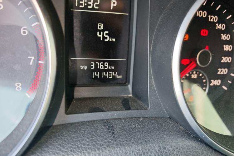 Used Volkswagen Golf 2011 1.4 TSI Automatic Comfort Model Odometer Close Up