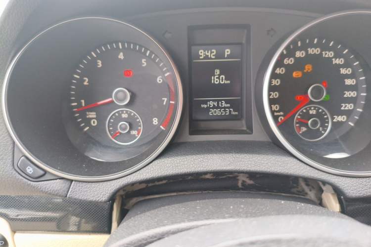 Used Volkswagen Golf 2011 1.4 TSI Automatic Comfort Model Odometer Close Up