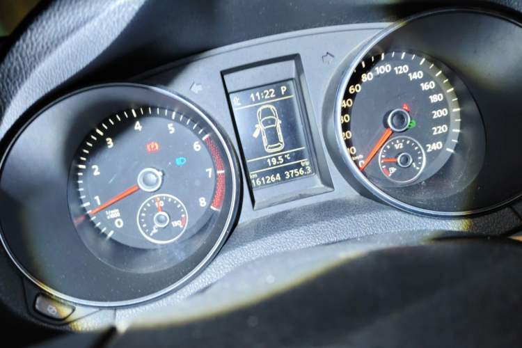 Used Volkswagen Golf 2011 1.4 TSI Automatic Luxury Edition Odometer Close Up