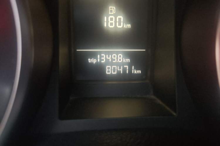 Used Volkswagen Golf 2011 1.6 Manual Comfort Model Odometer Close Up