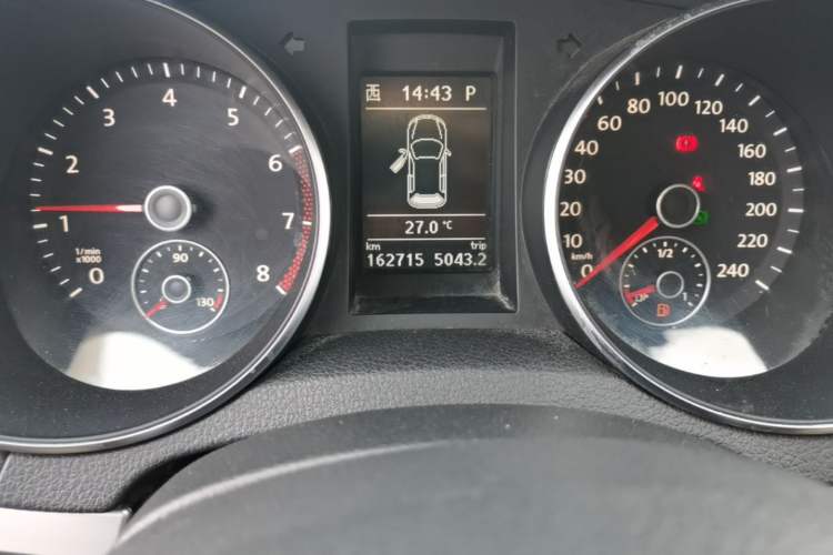 Used Volkswagen Golf 2011 1.4 TSI Automatic Luxury Edition Odometer Close Up
