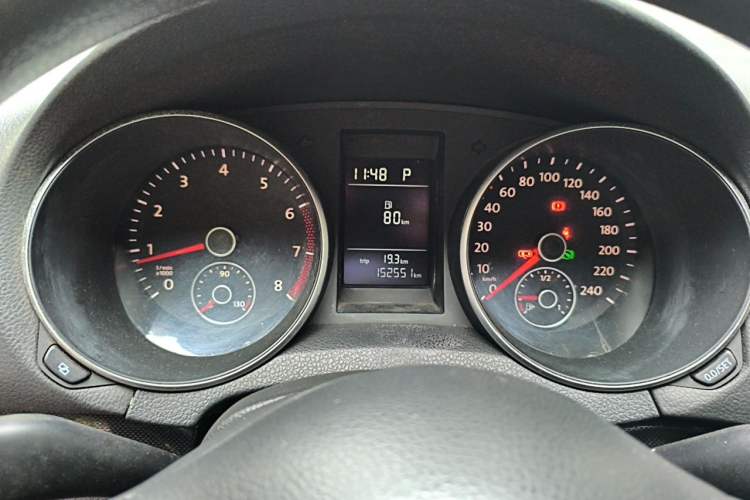 Used Volkswagen Golf 2011 1.4 TSI Automatic Comfort Model Odometer Close Up