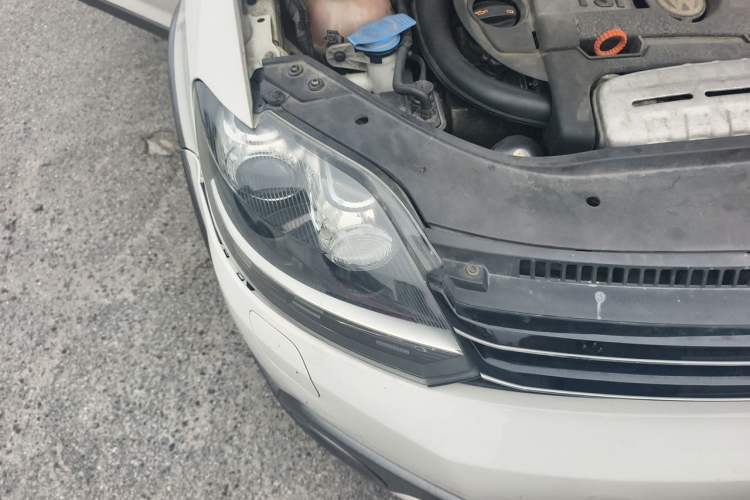 Used Volkswagen Golf 2011 1.4TSI Cross Golf Right Front Headlight
