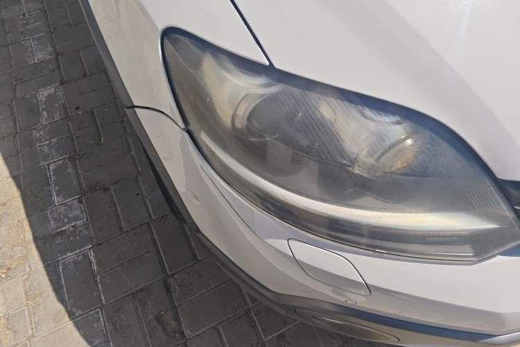 Used Volkswagen Golf 2011 1.4TSI Cross Golf Right Front Headlight