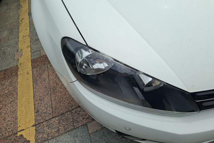 Used Volkswagen Golf 2011 1.6L Automatic Fashion Edition Right Front Headlight