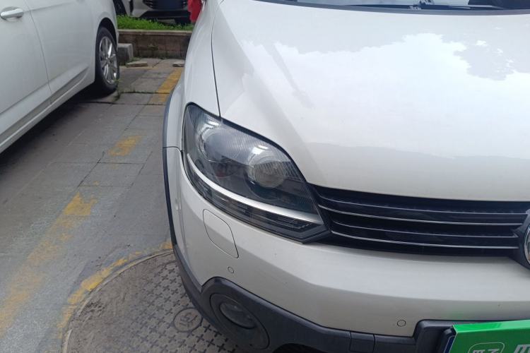 Used Volkswagen Golf 2011 1.4TSI Cross Golf Right Front Headlight