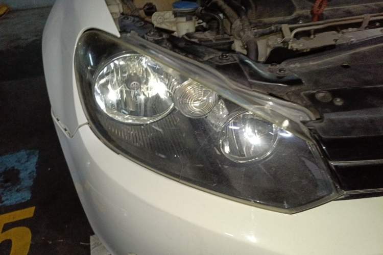 Used Volkswagen Golf 2011 1.4 TSI Automatic Luxury Edition Right Front Headlight