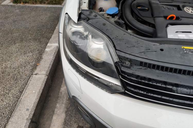 Used Volkswagen Golf 2011 1.4TSI Cross Golf Right Front Headlight