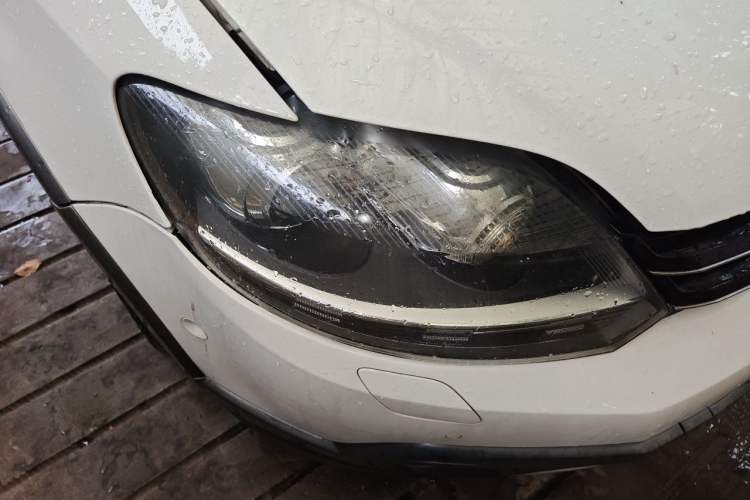Used Volkswagen Golf 2011 1.4TSI Cross Golf Right Front Headlight