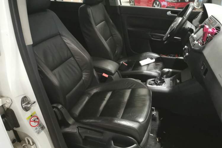 Used Volkswagen Golf 2011 1.4TSI Cross Golf Right Front Seat